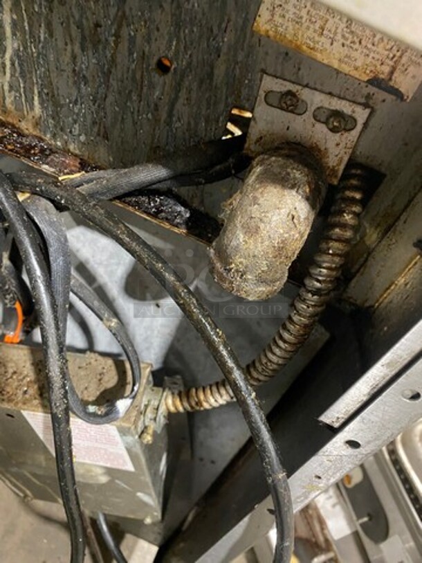 Garland Commercial Natural Gas Powered 6 Burner Stove! With Back Splash! With Convection Oven Underneath! Metal Oven Rack! All Stainless Steel! - Image 9 of 9