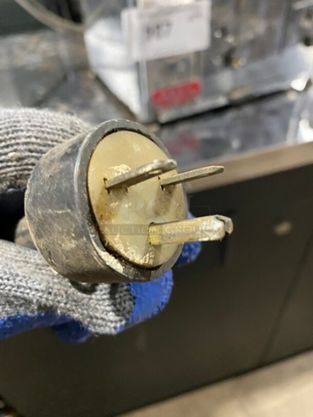 Toastmaster Countertop 4 Slice Toaster! - Image 7 of 7