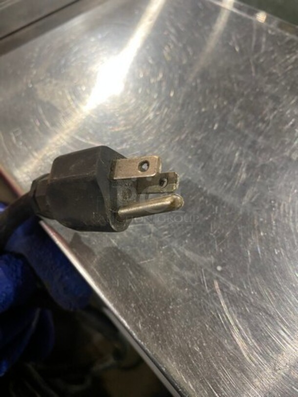 Leader Commercial Refrigerated Deli/ Bakery Display Case Merchandiser! With Straight Front Glass! With Rear Access Doors! Stainless Steel Outline! Model: MCB36SC SN: UR080381 115V 60HZ 1 Phase - Image 9 of 9