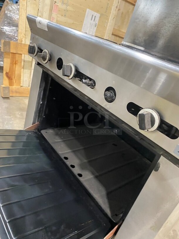 Us Range Stainless Steel Commercial Natural Gas Powered 4 Burner Range w/ Right Side Flat Top Griddle With Oven! Over Shelf And Back Splash! On Legs! - Image 8 of 10