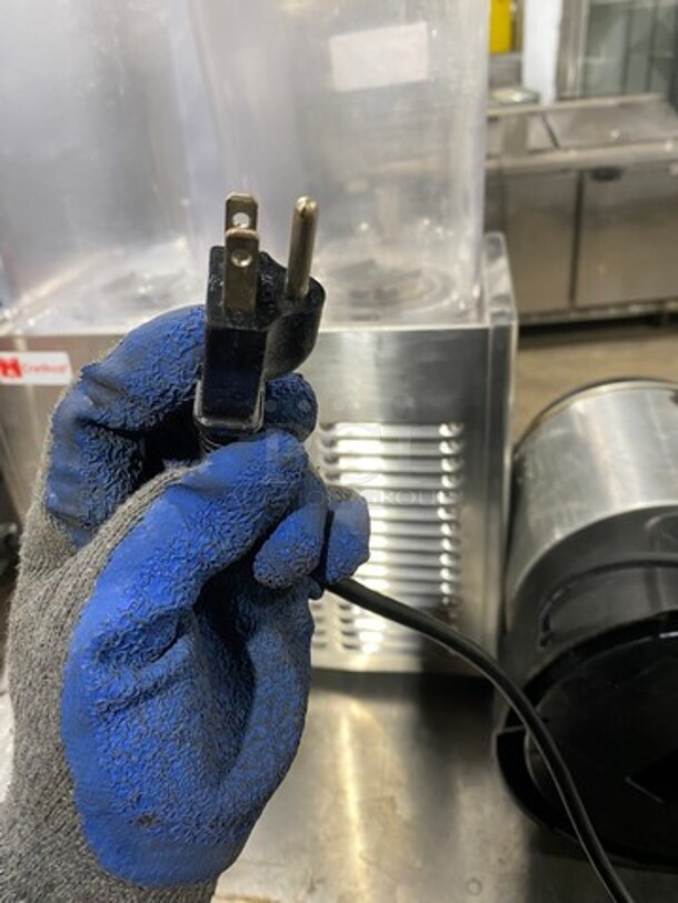 Protor Silex Countertop Coffee Urn! Model: 45040R SN: E4091BV - Image 6 of 6