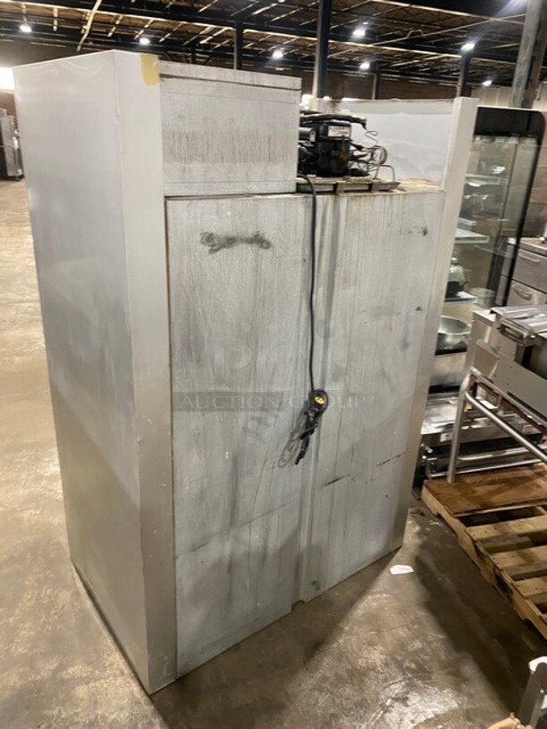 Traulsen Commercial Stainless Steel 2 Door Reach In Refrigerator! 115V 1 Phase! Model: GHT 2-32 NUT SN: 198348 5G! - Image 4 of 7