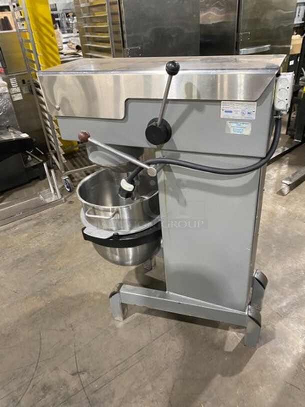 NICE! Welbilt Varimixer Commercial 40 Qt Planetary Mixer! With Mixing Bowl And Hook Attachment! Model: W40 SN: 6913030002EA! 208V 3 Phase! - Image 4 of 10