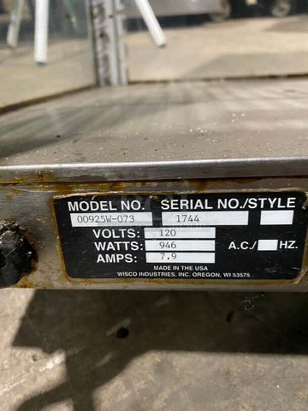 Wisco Commercial Countertop Food Warming Display Case! With Metal Racks! Glass All Around Showcase Style! Model: 00925W073 SN: 1744 120V - Image 6 of 6