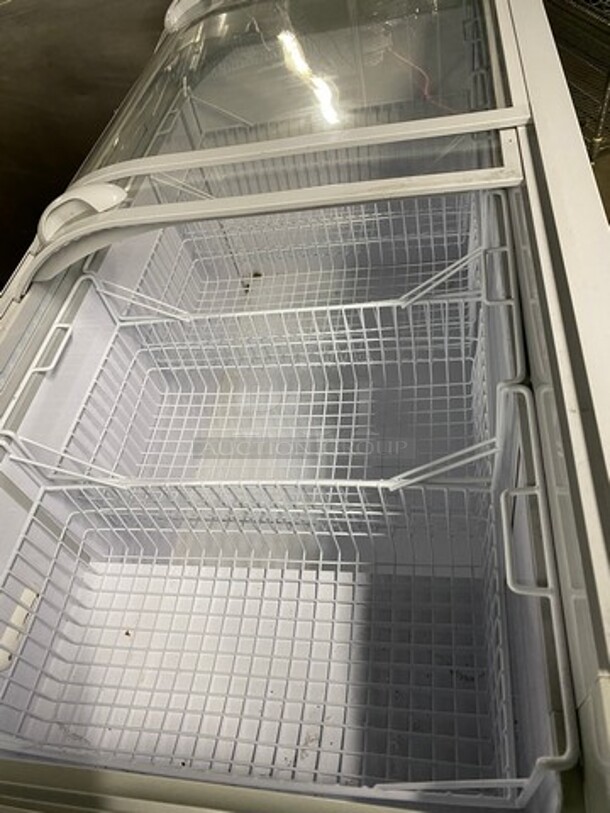 SCRATCH-N-DENT! Dukers Commercial Chest Freezer Showcase Merchandiser! With 2 View Through Sliding Top Doors! With Poly Coated Baskets! Powers On, Doesn't Go Down To Temp! Model: WD500Y SN: 0151000DUK200911201000936 115V 60HZ 1 Phase - Image 5 of 12