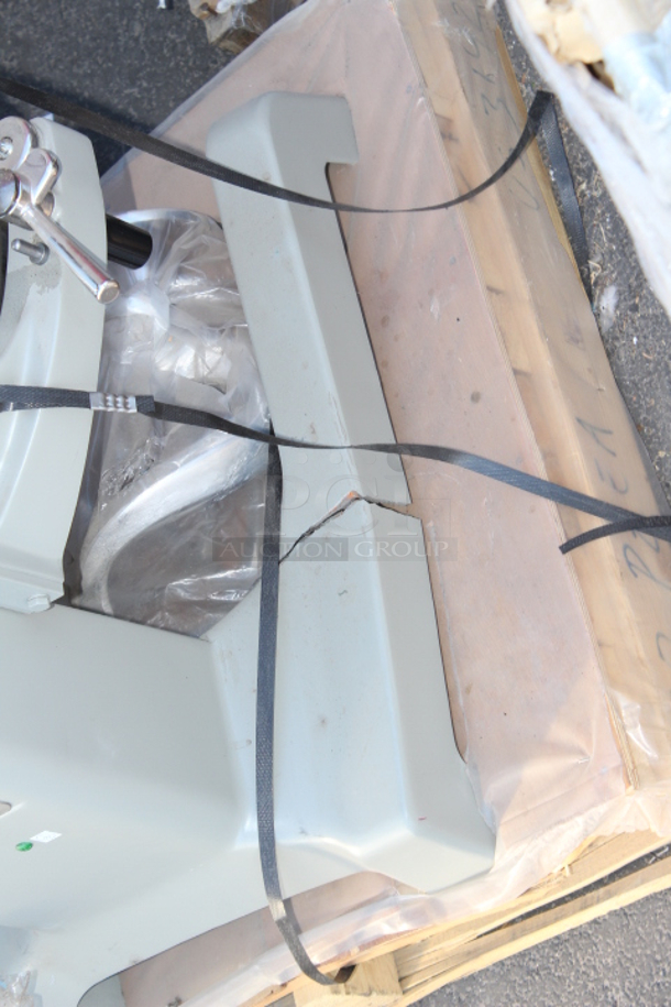 BRAND NEW SCRATCH & DENT! Globe SP30 30 Qt. Planetary Floor Mixer with Guard & Standard Accessories - 120V, 1 hp. S/N:73 24006 Right Leg is cracked. See photos.  - Image 3 of 7