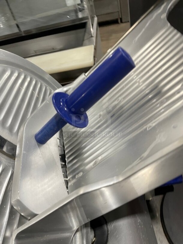 Globe Sir Lawrence Series Commercial Countertop Meat Slicer! All Stainless Steel! 115V 1 Phase! Model: SCR12 SN: 808723! - Image 6 of 9