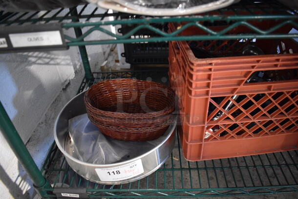 ALL ONE MONEY! Tier Lot of Various BRAND NEW Items Including Metal Baking Pan, Serving Spoons and Poly Pieces - Image 5 of 6