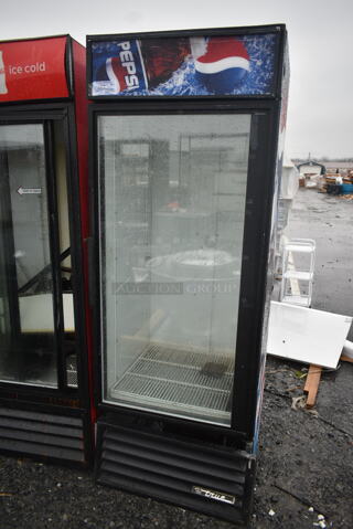 True GDM-26 Metal Commercial Single Door Reach In Cooler Merchandiser. 115 Volts, 1 Phase. Tested and Powers On But Does Not Get Cold