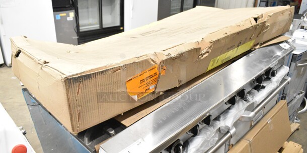 BRAND NEW SCRATCH AND DENT! Garland G60-10RR Stainless Steel Commercial Natural Gas 10 Burner 60" Range with Two Standard Ovens. 406,000 BTU.  - Image 3 of 5