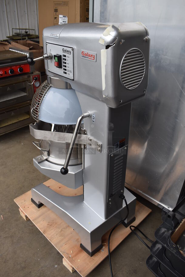 BRAND NEW SCRATCH AND DENT! Galaxy 177GMIX30 Metal Commercial Floor Style 30 Quart Planetary Dough Mixer w/ Stainless Steel Mixing Bowl, Bowl Guard, Dough Hook, Balloon Whisk and Paddle Attachments. 110 Volts, 1 Phase. 20x26x48. Tested and Working! - Image 5 of 9