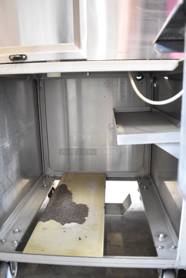 Fresh N Squeeze POS-1 Stainless Steel Commercial Floor Style Automatic Citrus Juicer on Commercial Casters. Missing Pieces. 120 Volts, 1 Phase. Tested and Working! - Image 4 of 7
