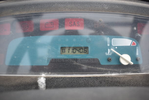 Toyota 7FGCU20 Truckers Boom Forklift Truck With 11,040.6 Hours And 3,800LB Capacity. Unit has Fork Positioner and Side Shift. Unit has a Simplex Mast - Fork Height Max 6'. Tested and Does Not Power On - Image 8 of 12