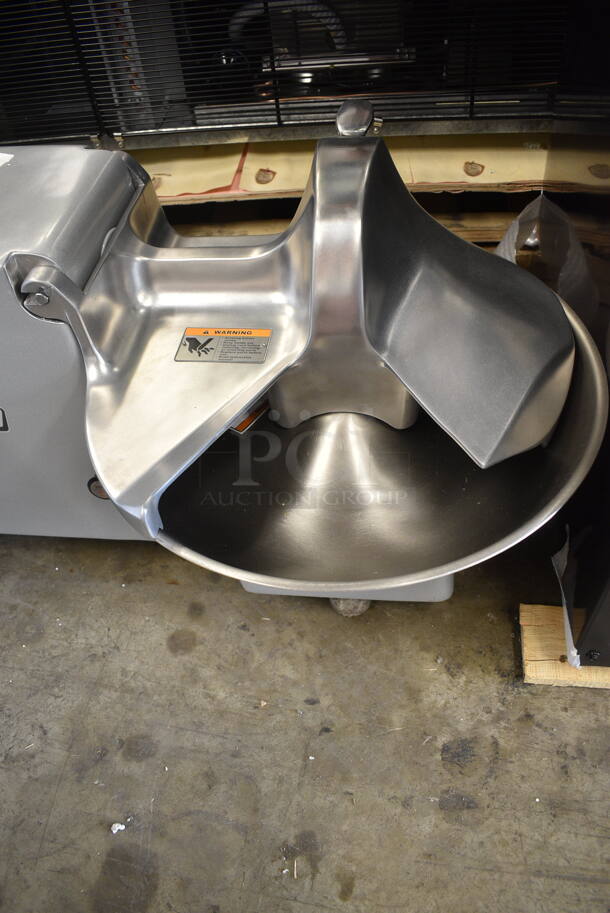 BRAND NEW SCRATCH AND DENT! Hobart 84186 Stainless Steel Commercial Countertop 15 lb. Buffalo Chopper Food Processor with #12 Hub and S Blade. 115 Volts, 1 Phase. Tested and Working!  - Image 3 of 8