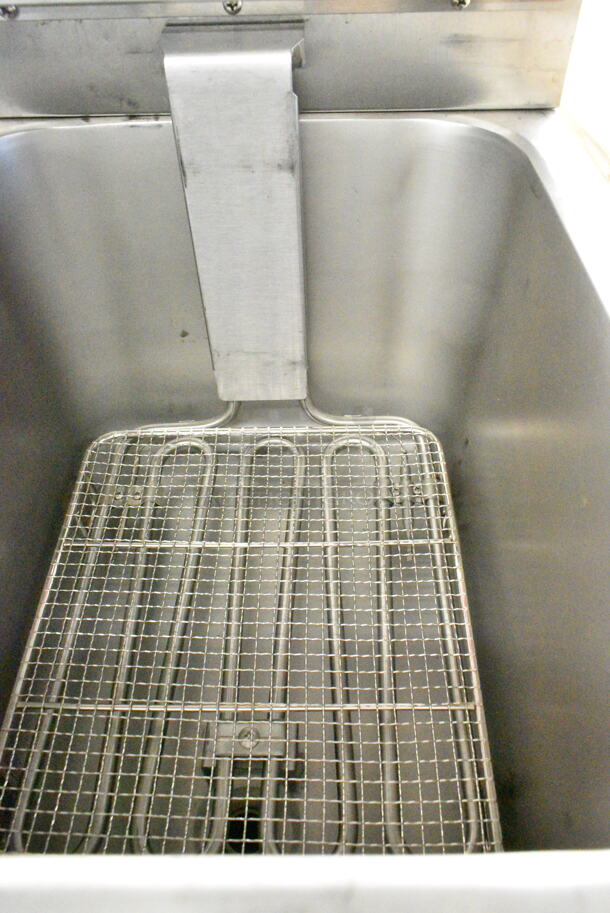 BRAND NEW SCRATCH AND DENT! 2023 Avantco 177F202 Stainless Steel Commercial Countertop Electric Powered 2 Bay Fryer w/ Lids and Metal Fry Baskets. 208-240 Volts, 1 Phase. - Image 5 of 8