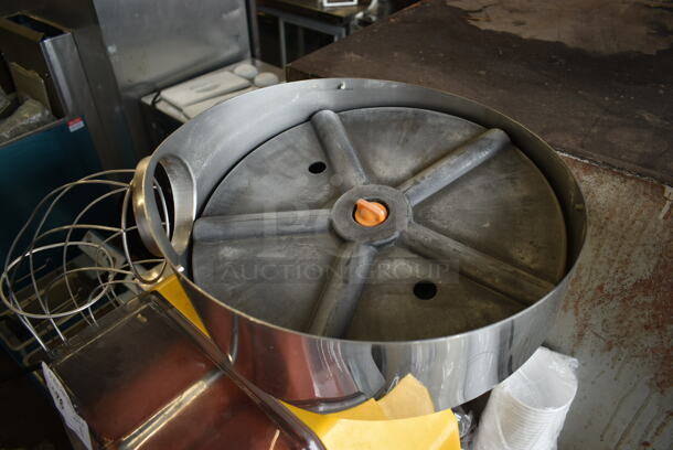 2017 Zumex Speed Pro Tank Podium Stainless Steel Commercial Floor Style Citrus Juicer on Commercial Casters. 115 Volts, 1 Phase. Tested and Working! - Image 3 of 9