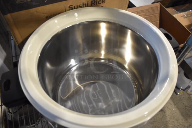 BRAND NEW IN BOX! Emperor's Select 478ESC100SS Stainless Steel Commercial Countertop 100 Cup Insulated Sushi Rice Container. 21x16x15 - Image 4 of 6