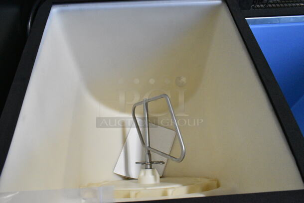 BRAND NEW SCRATCH AND DENT! 2024 Avantco 194HBN12022 22" Wide Hotel Ice Dispenser 120 lb. Capacity. 115 Volts, 1 Phase.  - Image 7 of 9