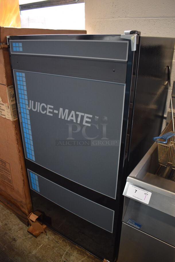 BRAND NEW! KD Distributing Model FMR1 Metal Commercial Refrigerated Vending Machine. 115 Volts, 1 Phase. 28x27x56. Tested and Working!