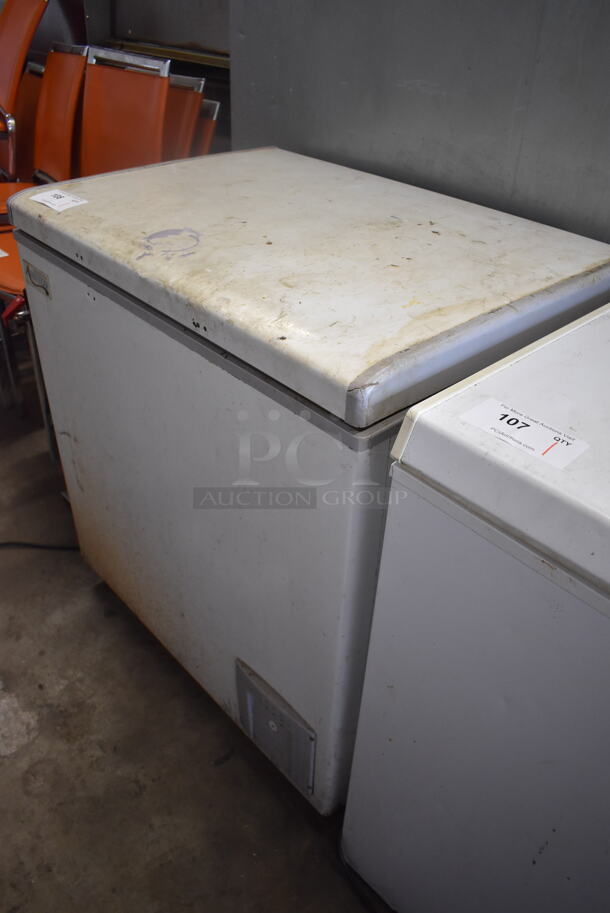 Avantco Chest Freezer on Commercial Casters. 115 Volts, 1 Phase. 32x24x35. Tested and Working! - Image 3 of 5