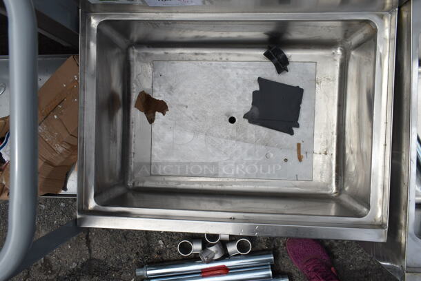BRAND NEW SCRATCH AND DENT! Regency 600IB1824CP 18" x 24" Underbar Ice Bin with 7 Circuit Post-Mix Cold Plate and Bottle Holders - 51 lb. - Image 5 of 7