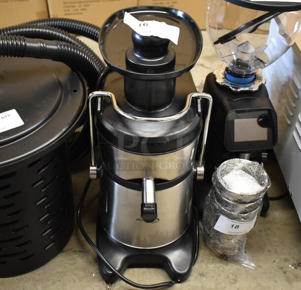 BRAND NEW SCRATCH AND DENT! AvaMix JE700 Stainless Steel Commercial Countertop Electric Juicer with Pulp Ejection. 115 Volts, 1 Phase. Tested and Working! - Image 2 of 4
