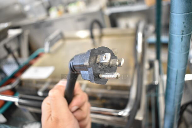 Waring WFG250 Stainless Steel Commercial Countertop Panini Press. 120 Volts, 1 Phase. Tested and Working! - Image 3 of 4