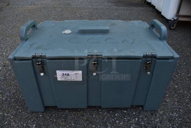 Cambro Model 100MPC Blue Poly Insulated Food Carrying Case. 27x18x16