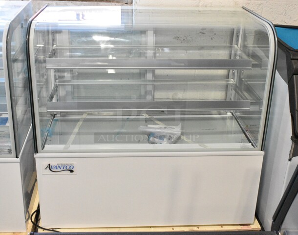 BRAND NEW SCRATCH AND DENT! Avantco BC-48-HC 48" Curved Glass White Refrigerated Bakery Display Case. 115 Volts, 1 Phase. Tested and Working! - Image 2 of 5