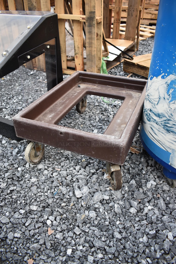 Cambro CD300 Brown Poly Dolly on Commercial Casters. 19.5x26x11 - Image 4 of 5