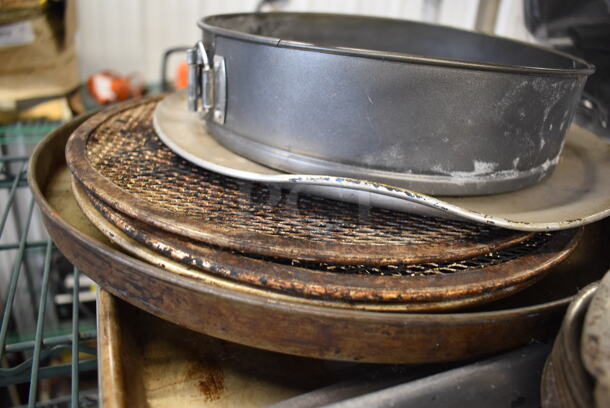 ALL ONE MONEY! Lot of Various Metal Items Including Baking Pans  - Image 6 of 7