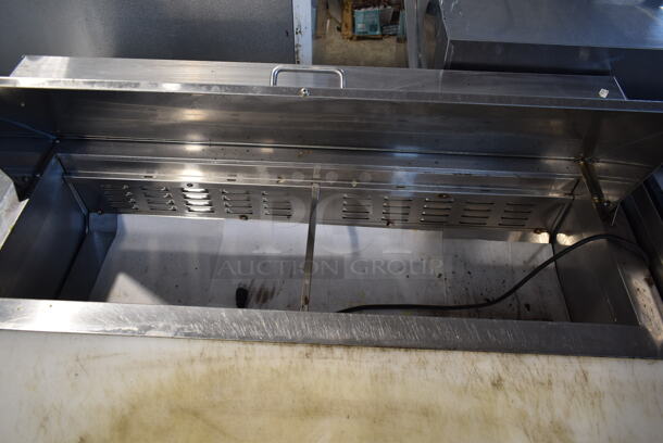 Avantco 178SCL2 Stainless Steel Commercial Sandwich Salad Prep Table Bain Marie Mega Top on Commercial Casters. 115 Volts, 1 Phase. Tested and Working! - Image 4 of 7