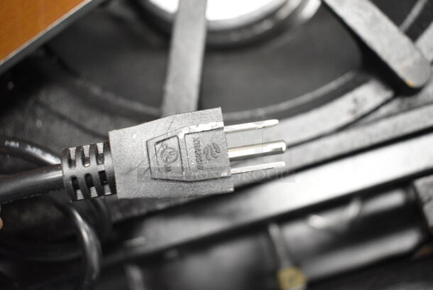 BRAND NEW SCRATCH AND DENT! Carnival King 382HSPW35 Stainless Steel Commercial Countertop Nacho Cheese Dispenser. 120 Volts, 1 Phase. Tested and Working! - Image 3 of 4