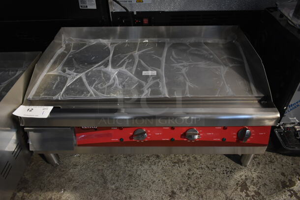 BRAND NEW SCRATCH AND DENT! Avantco 177EG30N Stainless Steel Commercial Countertop Electric Powered Flat Top Griddle. 208/240 Volts, 1 Phase.