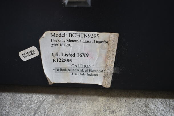 7 Motorola Spirit MV11C Walkie Talkies w/ 3 Motorola BCHTN9295 6 Port Charging Bases. 7 Times Your Bid! - Image 6 of 7