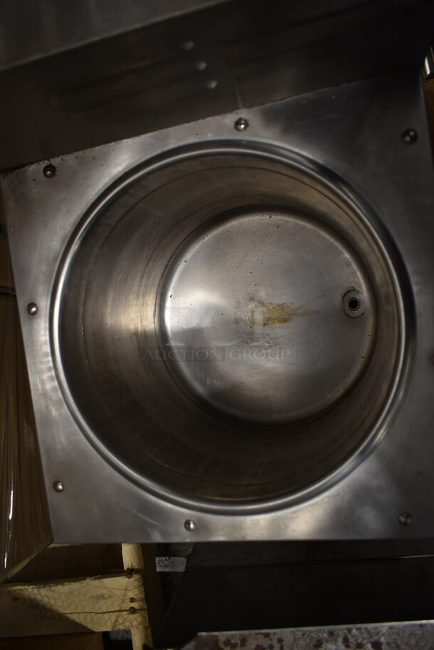 Bunn U3 120/240 Stainless Steel Commercial Countertop 3 Gallon Twin Coffee Machine Urn w/ Hot Water Dispenser and 2 Poly Brew Baskets. 120/240 Volts, 1 Phase. - Image 7 of 9