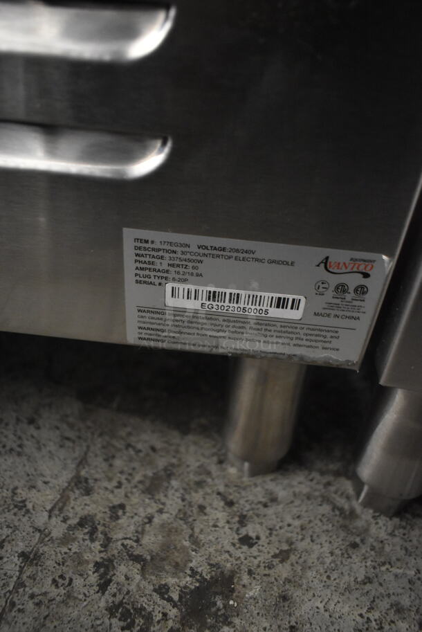 BRAND NEW SCRATCH AND DENT! Avantco 177EG30N Stainless Steel Commercial Countertop Electric Powered Flat Top Griddle. 208/240 Volts, 1 Phase. - Image 4 of 4
