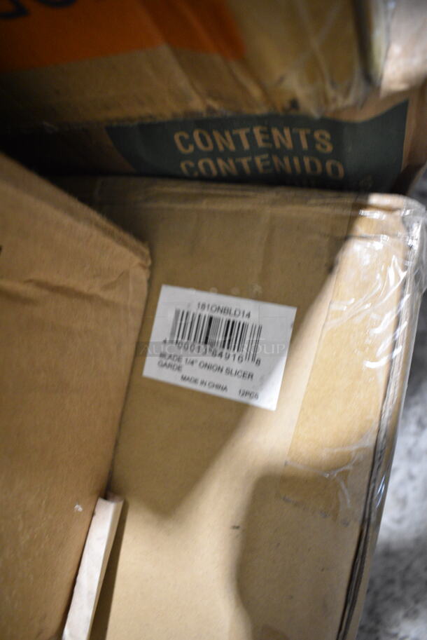 PALLET LOT of 24 BRAND NEW Boxes Including 90HT3 Dart Foam Containers, 16RCLBLK Dart Optima Black Travel Lid, 2 Box 500CC32P Plastic Cold Cup, 43312CUPC Choice 12-Cup Hinged PET Plastic Cupcake / Muffin Container, Choice Jumbo Straws, CH8DEF Dart ClearPAc SafeSeal Tamper-Resistant Hinged Container, BOL-SC-UBB-LF World Centric 32 oz. Compostable Fiber Burrito Bowl Lid - 300/Case, Garde 181ONBLD14 1/4" Blade Assembly for Onion Slicer - 2/Set, 795KFT24 Choice 24 oz. Rectangular Kraft PE-Lined Microwavable Take-Out Container 6 13/16" x 4 13/16" x 2 1/4" - 300/Case, 500CC9 Choice 9 oz. Clear PET Customizable Plastic Squat Cold Cup - 1000/Case, Dart 16J16 16 oz. White Customizable Foam Cup - 1000/Case, 128HD16COMBO ChoiceHD 16 oz. Microwavable Translucent Plastic Deli Container and Lid Combo Pack - 240/Case, 966TALLFLDN Choice Kraft Dispenser Napkin. 24 Times Your Bid!  - Image 8 of 12