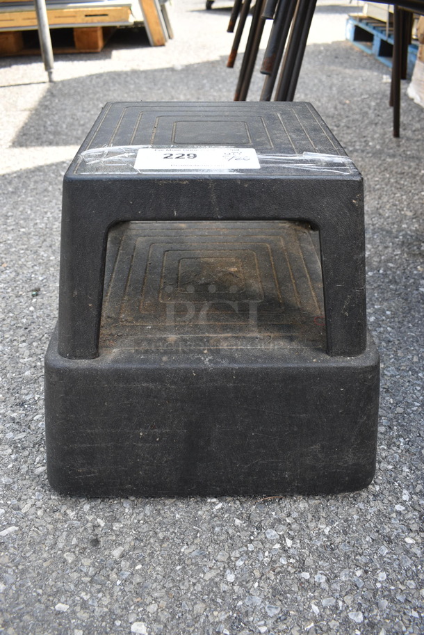 Commercial Rolling Step Stool, Black.