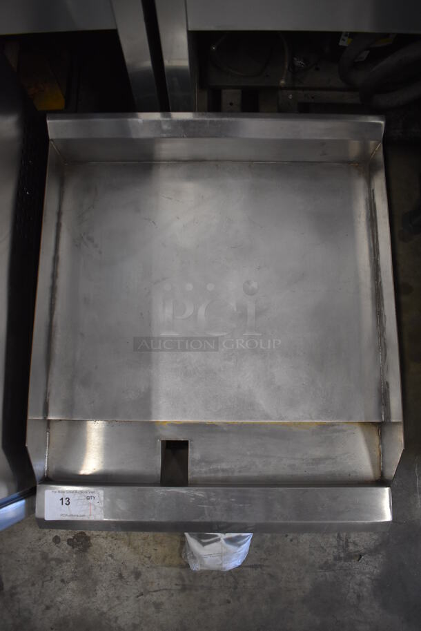 BRAND NEW SCRATCH AND DENT! 2021 Avantco 177CAG24MG Stainless Steel Commercial Countertop Natural Gas Powered Flat Top Griddle.  - Image 2 of 8