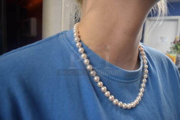 BRAND NEW! Pearl Necklace with 18K White Gold Clasp - Image 2 of 3