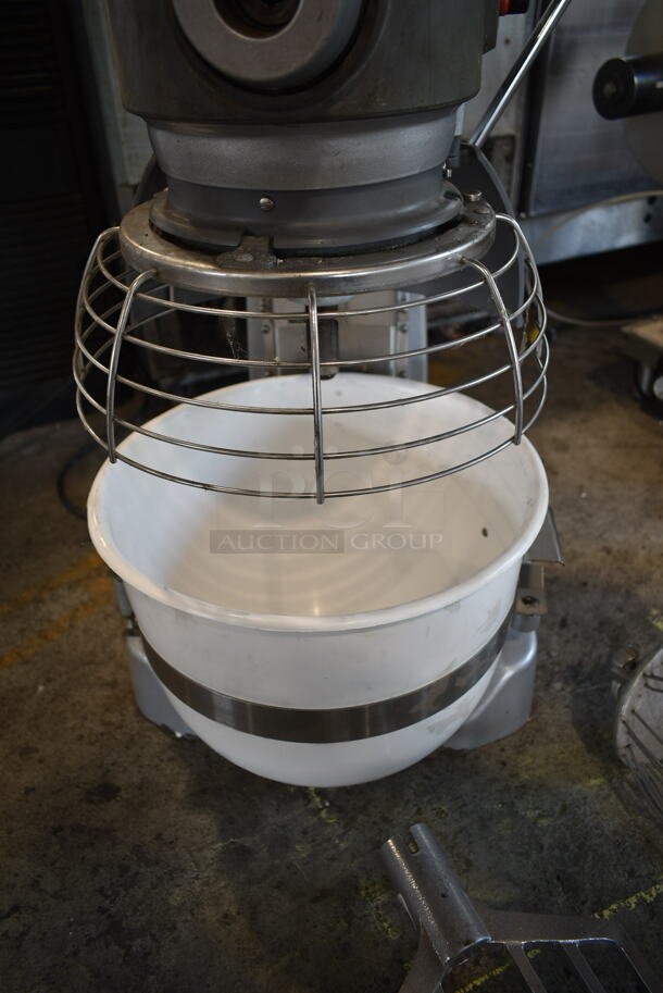Hobart Legacy HL200 Metal Commercial Countertop 20 Quart Planetary Dough Mixer w/ Mixing Bowl, Bowl Guard, Paddle and Whisk Attachments. 200-240 Volts, 1 Phase. Tested and Working!  - Image 6 of 8