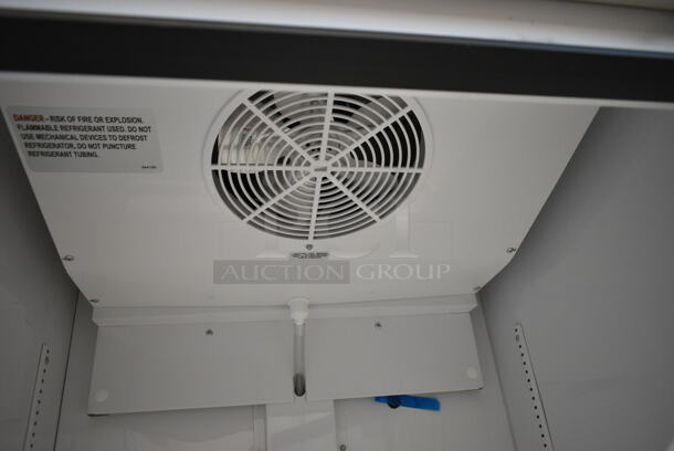 LIKE NEW! 2020 True TSCI-600R-G-PH Commercial Single Door Cooler Merchandiser w/ Poly Racks. 115 Volts, 1 Phase. Tested and Working! - Image 5 of 6