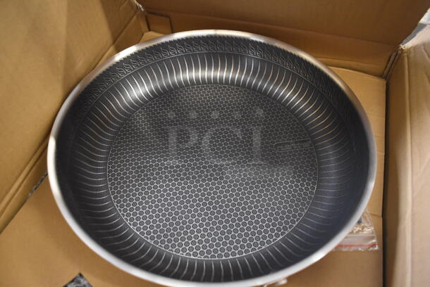 2 BRAND NEW IN BOX! Nutrichef Skillets w/ Lids. NC3PL12 and NC3PL10. 21x12.5x5, 18.5x11x3. 2 Times Your Bid! - Image 5 of 8