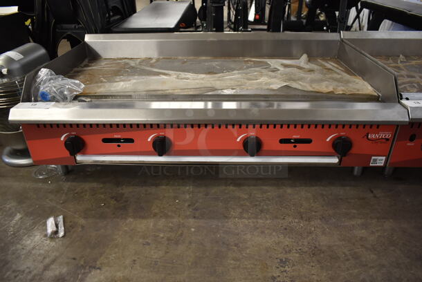BRAND NEW SCRATCH AND DENT! 2023 Avantco 177CAG48MG Stainless Steel Commercial Countertop Natural Gas Powered Flat Top Griddle. 30,000 BTU. - Image 3 of 6
