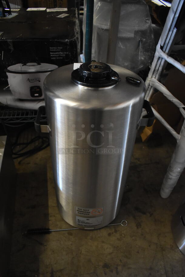 BRAND NEW SCRATCH AND DENT! 2023 Bunn 39400.0001 Titan TF 3 Gallon Insulated Server for Bunn 39200.0000 Titan Dual Brewer.  - Image 6 of 7
