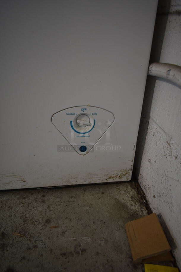 Insignia NS-CZ10WH6 Metal Chest Freezer. 115 Volts, 1 Phase. Tested and Working! - Image 3 of 6