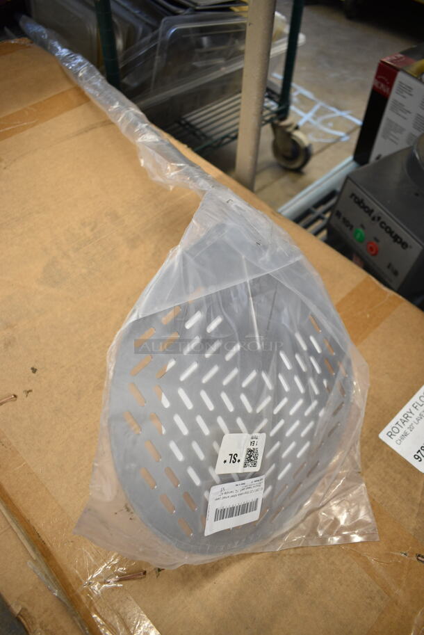 BRAND NEW SCRATCH AND DENT! GI Metal Evoluzione 10" Stainless Steel Round Perforated Pizza Peel with 47" Handle IE-26F/120 - Image 3 of 4