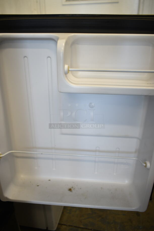 Haier QHE02GGMABB Metal Mini Cooler. 115 Volts, 1 Phase. Tested and Working! - Image 4 of 5