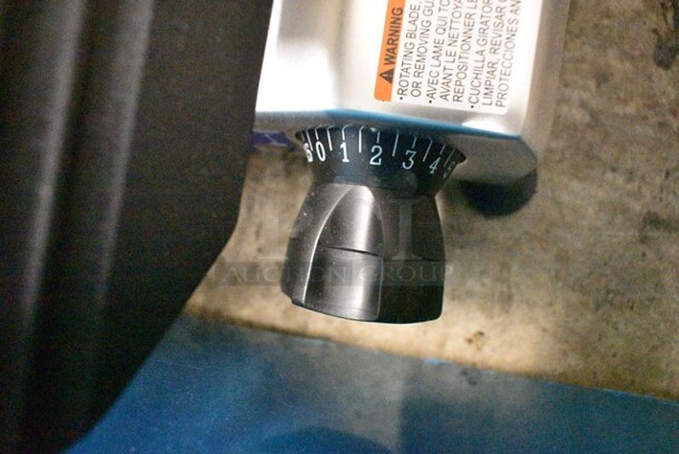 BRAND NEW SCRATCH AND DENT! Vollrath SLM300P/S Stainless Steel Commercial Meat Slicer w/ Blade Sharpener. 120 Volts, 1 Phase. Tested and Working! - Image 4 of 6